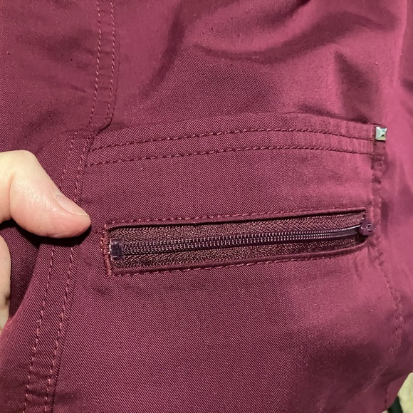 BUNDLE OF 8 SCRUB TOPS - Picture 12 of 15